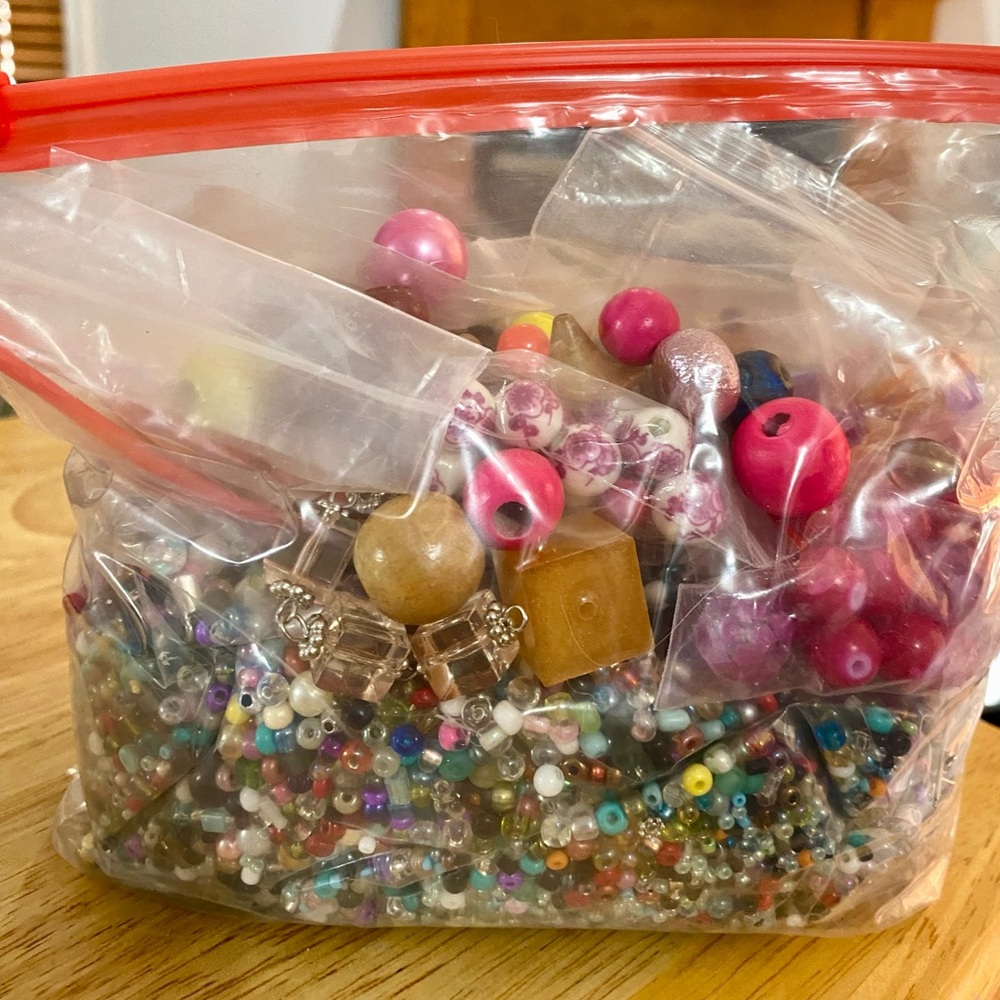 4 lbs total of fun,  beads & charms and who knows what to find!Some metal - Picture 5 of 5